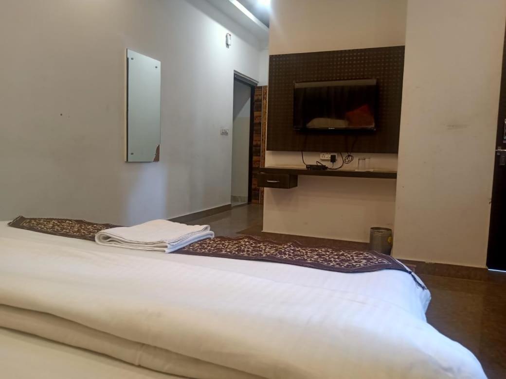Hotel Rajshree Tanakpur Zewnętrze zdjęcie