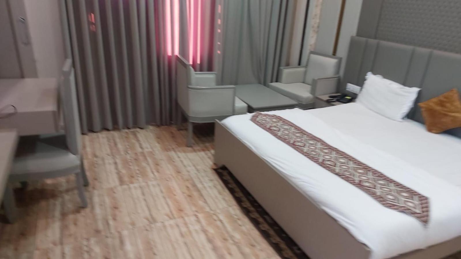 Hotel Rajshree Tanakpur Zewnętrze zdjęcie