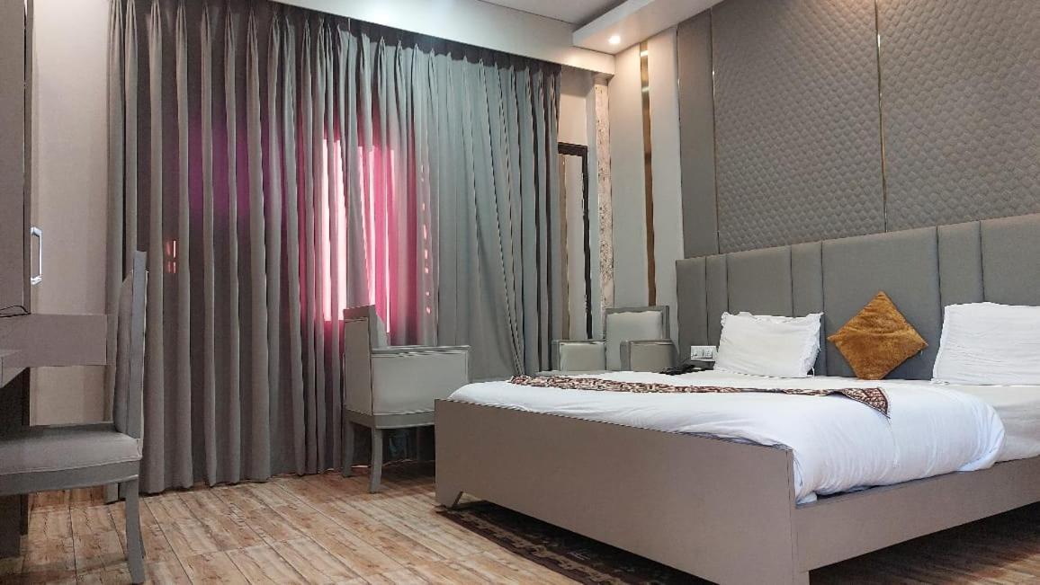 Hotel Rajshree Tanakpur Zewnętrze zdjęcie