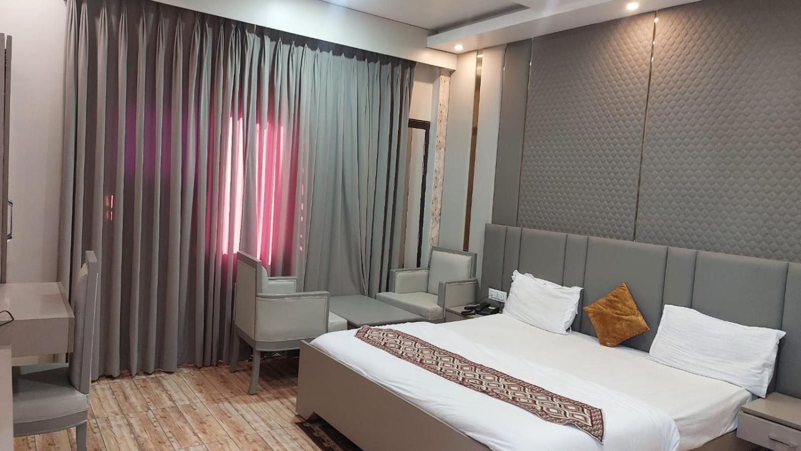 Hotel Rajshree Tanakpur Zewnętrze zdjęcie