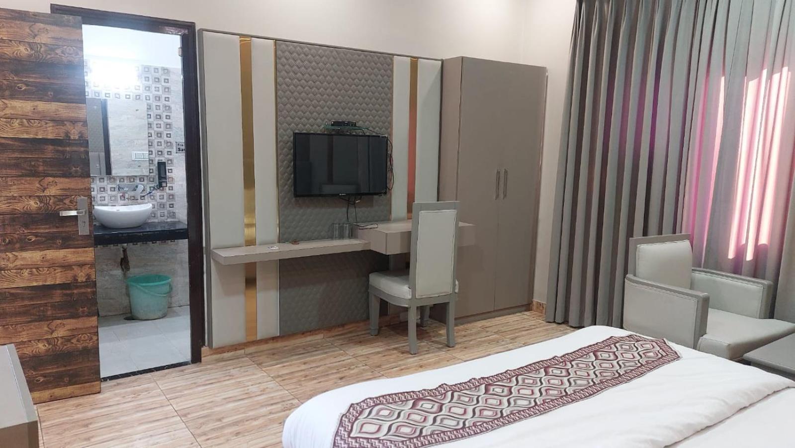 Hotel Rajshree Tanakpur Zewnętrze zdjęcie