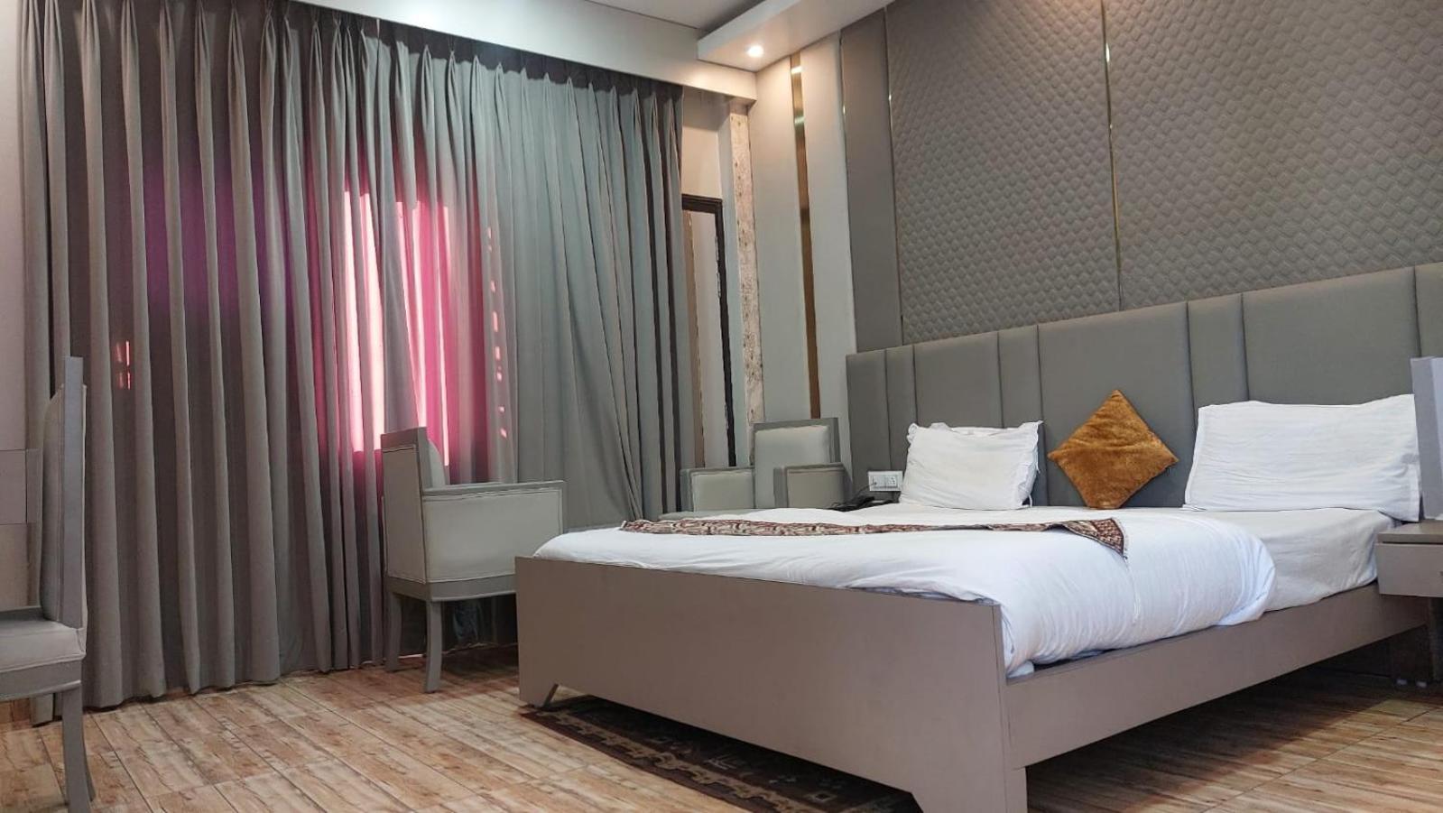 Hotel Rajshree Tanakpur Zewnętrze zdjęcie